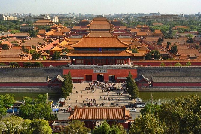 Private Day Trip of Forbidden City, Temple of Heaven and Summer Palace - A fast start at Tiananmen Square