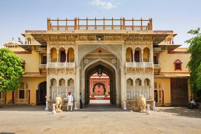 Private Full Day City Tour of Jaipur visit Amber Fort, City Palace with Lunch - Jal Mahal gives you a short pause