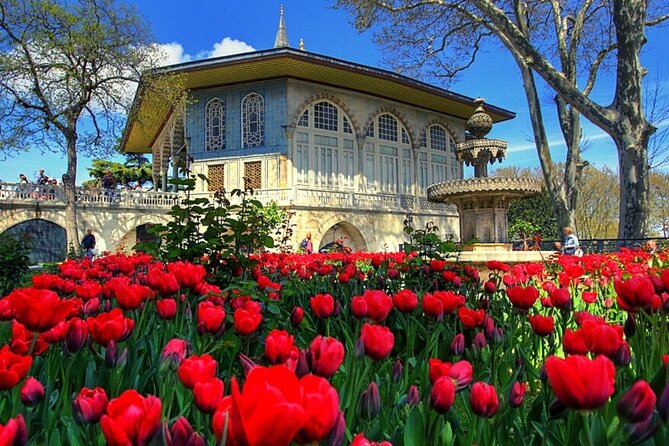 Private Guided Basilica Cistern and Topkapi Palace with Skip Line - The walk to Topkapi Palace