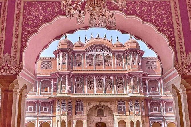 Private Guided Jaipur Tour: Amber Fort,City Palace, Water Palace - The City Palace and Jaipur’s royal household