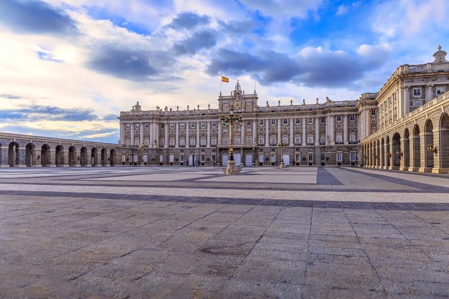 Private guided tour Royal Palace & Royal Collections Gallery - What the private format adds