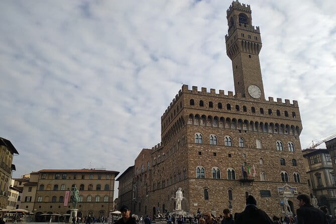 Private Kids Treasure Hunt in Palazzo Vecchio. Timed entry! - Entering Palazzo Vecchio with a mission
