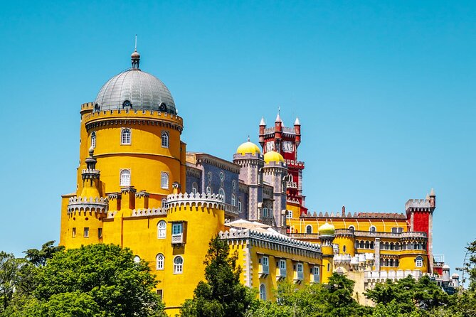 Private Local Sintra Tour: Palaces & Coast by Classic Car or Jeep - Azenhas do Mar and the local beach stop