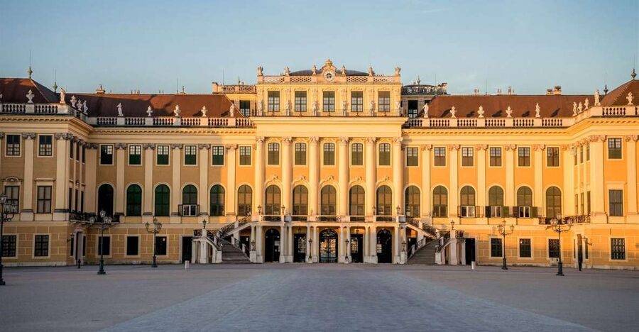 Private Schönbrunn Palace Tour: Entrance included - Why Schönbrunn works well with a private guide