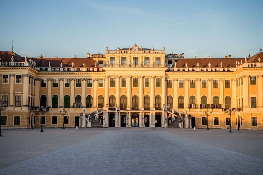 Private Schönbrunn Palace Tour: Entrance included - Meeting your guide at the Group Center Schönbrunn