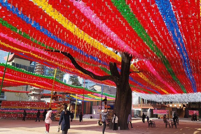 Private Seoul City Tour Palace, village, temple, market - A full day that connects old Seoul with modern Seoul