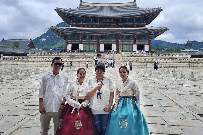 Private Seoul City Tour Palace, village, temple, market - Insadong for crafts, galleries, and antiques