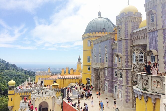 Private Sintra, Pena Palace and Cascais Day Tour - Sintra’s historic center and a well-timed lunch