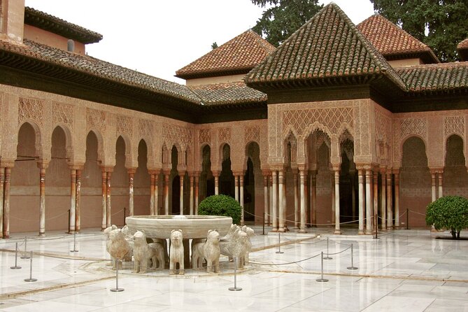 Private Tour Alhambra, Generalife and Nasrid Palaces - Starting at Paseo de la Sabica