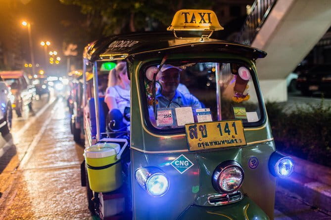 Private Tour: Grand Palace,Wat Phra Kaew, Museum&Cooking Class - Tuk-tuk ride and the local market