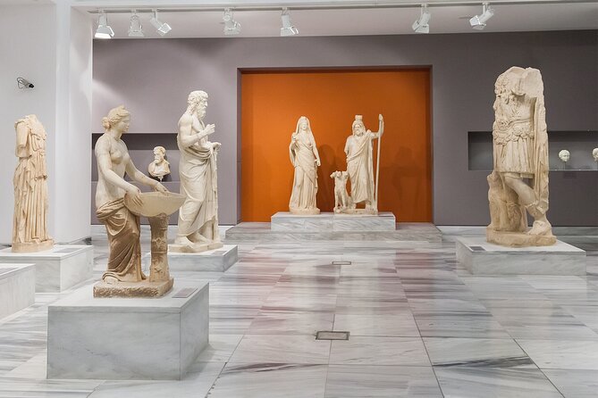Private Tour Knossos Palace-Archaeological Museum-Heraklion Town - A short walk through central Heraklion