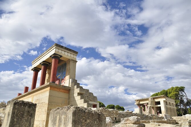 Private Tour Knossos Palace-Archaeological Museum-Heraklion Town - The drive, vehicle, and private format