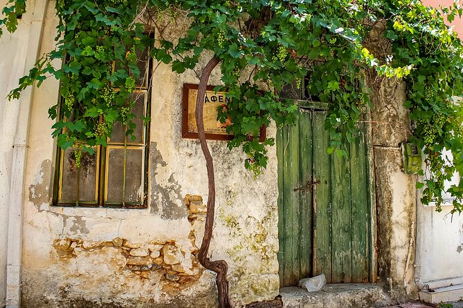 Private Tour of Crete with Knossos Palace and Lassithi Plateau - Knossos Palace: begin with Minoan Crete
