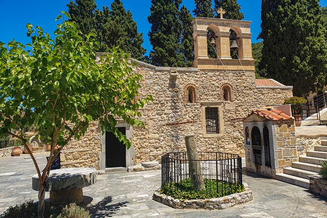 Private Tour of Crete with Knossos Palace and Lassithi Plateau - Transport, guide support, and the daily rhythm