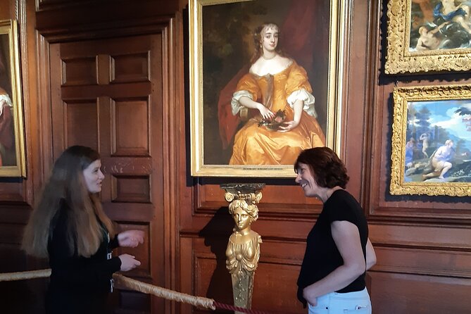 Private tour with an accredited expert guide Hampton Court Palace - The Great Hall and Tudor State Apartments
