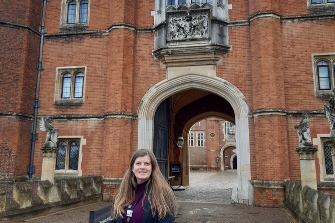 Private tour with an accredited expert guide Hampton Court Palace - The Baroque palace of William III and Mary II