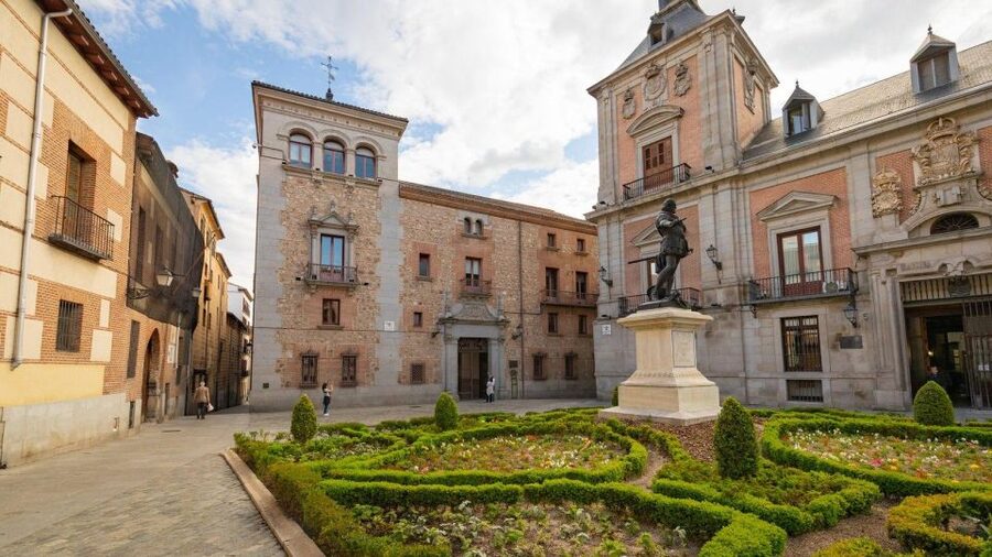 Private Visit to the Royal Palace and Walking Tour of Madrid - Key points to know before booking