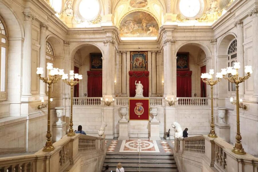 Private Visit to the Royal Palace and Walking Tour of Madrid - What the three-hour schedule means for you