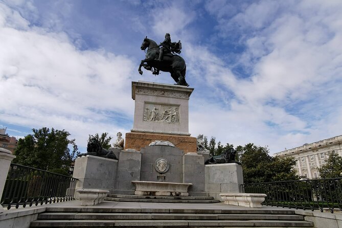 Private Walking Tour to Royal Palace and Old Town of Madrid - Puerta del Sol, the city’s natural finish
