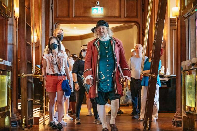 Quebec City: Guided Tour of Fairmont Le Château Frontenac - Who will get the most from the $19 price