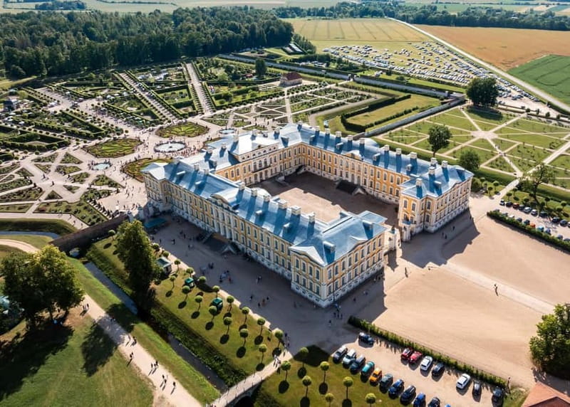Riga: Hill of Crosses, Guided Rundale Palace & Bauska Castle - How the timing feels over eight hours