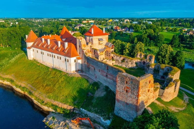 Riga: Hill of Crosses, Guided Rundale Palace & Bauska Castle - What the $130 price really covers