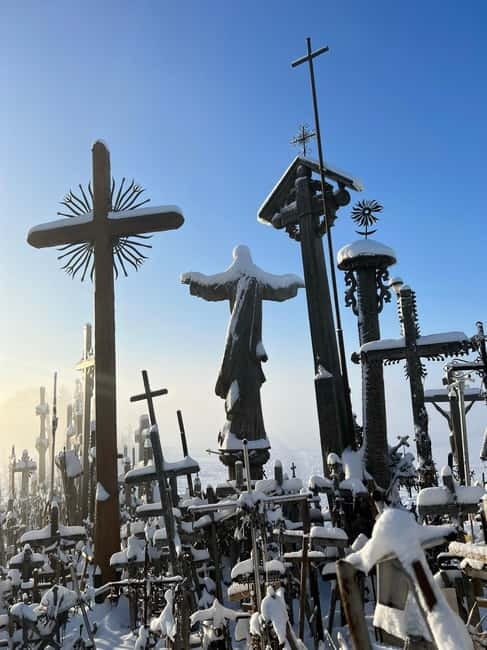 Riga-Vilnius:Rundale palace/Hill of Crosses/Medieval Kernave - Key points at a glance