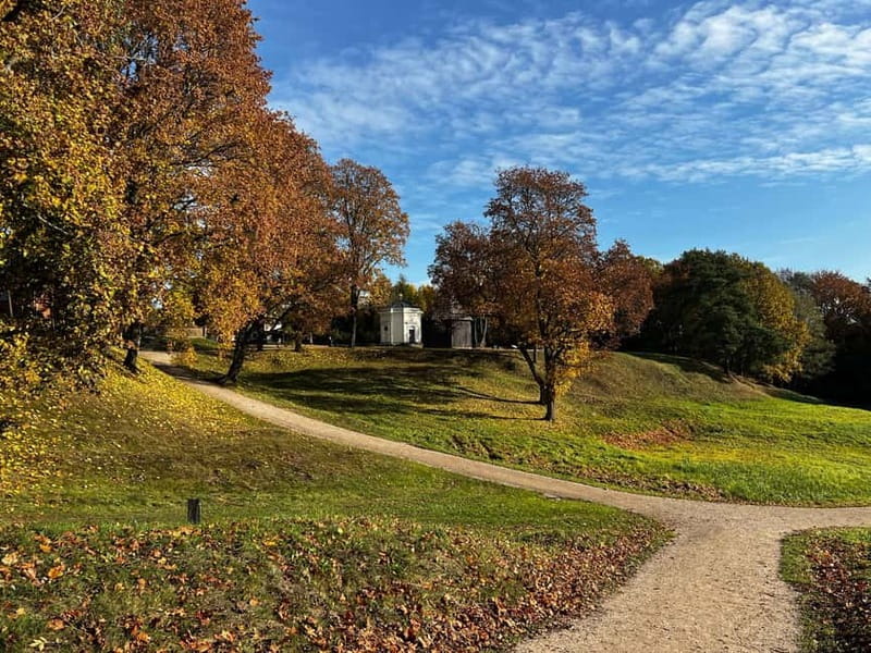 Riga-Vilnius:Rundale palace/Hill of Crosses/Medieval Kernave - What the $353 price really buys