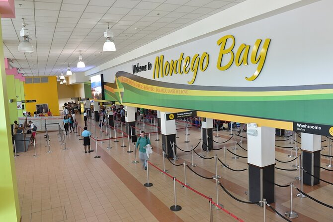 Riu Reggae/Riu Montego Bay/Riu Palace Private Airport Transfer - What the private vehicle is like