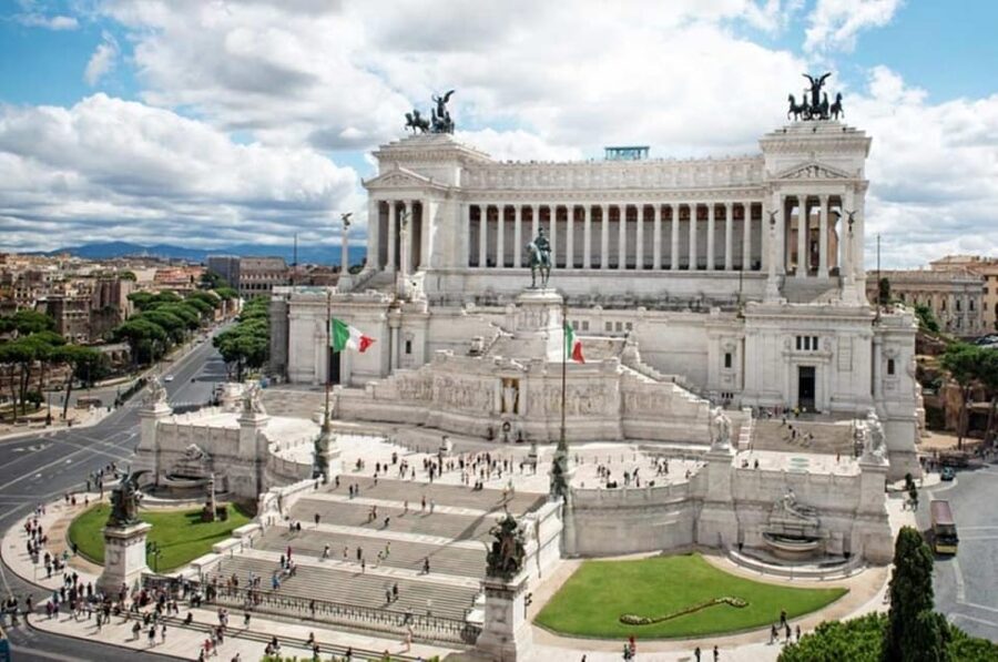 Rome: Vittoriano with Rooftop & Palazzo Venezia Hosted Entry - Why Piazza Venezia makes this a smart short stop