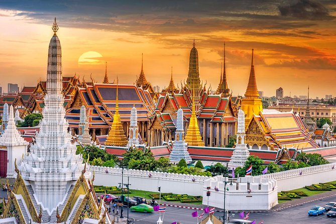 Royal Grand Palace and Bangkok Temples: Half Day Tour - The guide makes the difference