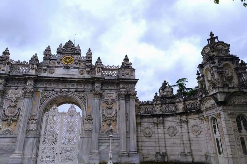 Royal Istanbul: Dolmabahce & Yildiz Palaces Entry Tickets - Two Ottoman palaces, two very different moods