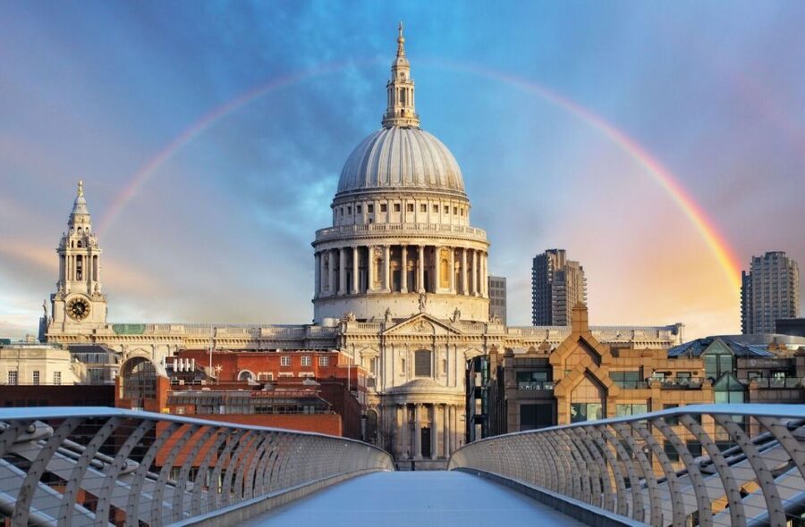 Royal London Tour incl Buckingham Palace & Changing of Guard - St Paul’s Cathedral brings a different kind of royal London