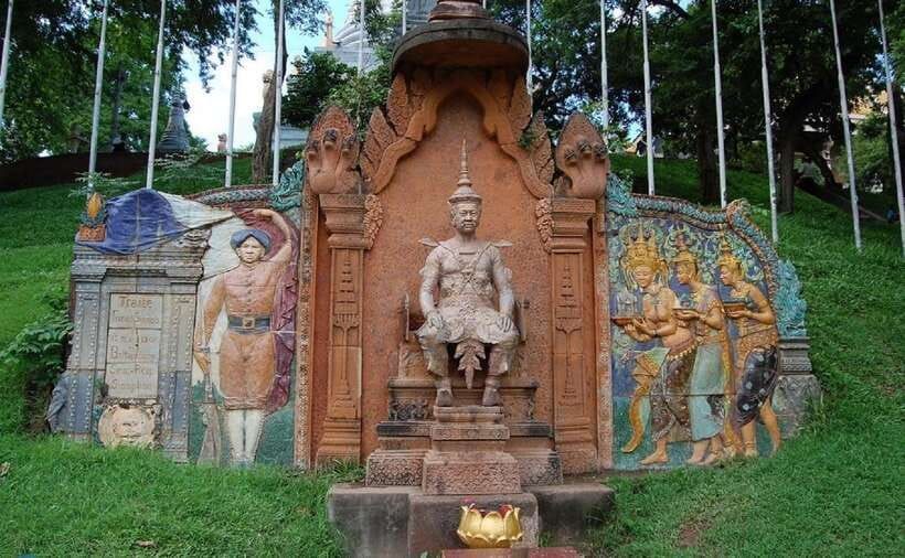Royal Palace, National Museum & Wat Phnom with Private tour - Guides who add more than dates and names