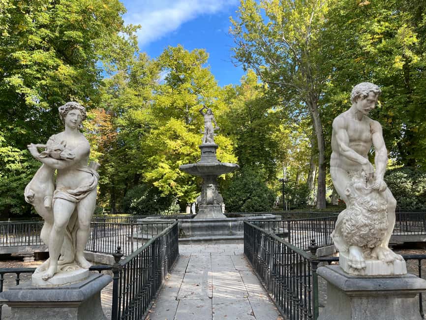 Royal Palace of Aranjuez Small-Group Tour with Entry Ticket - What the guides add to the visit