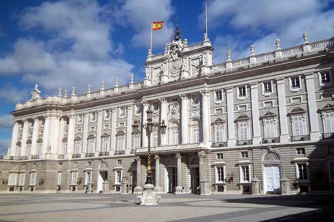 Royal Palace of Madrid Early Entrance Tour Skip-The-Line Ticket - Entering before the main crowd