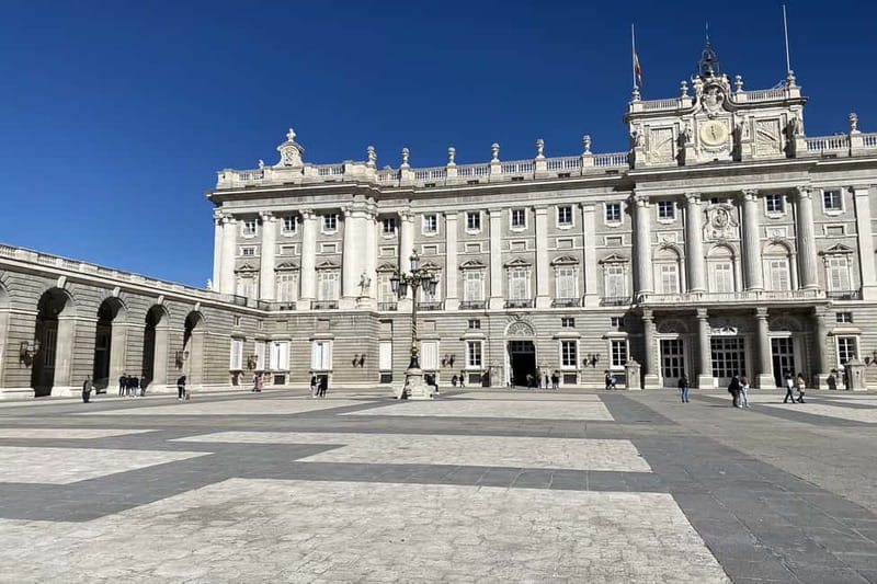 Royal Palace of Madrid Guided Tour Small Group or Private - Why the Royal Palace works best with a guide