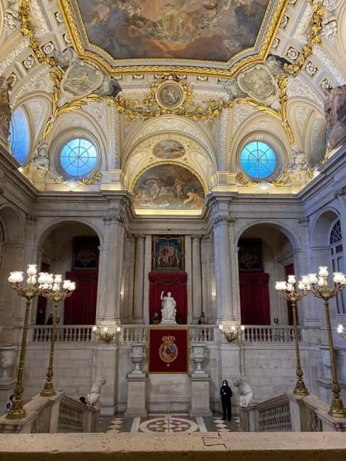 Royal Palace of Madrid Guided Tour Small Group or Private - Meeting at the palace and getting inside