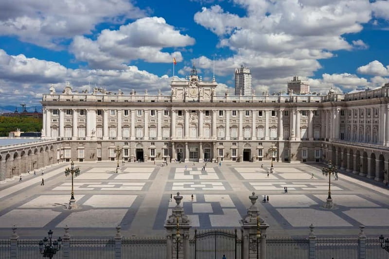 Royal Palace of Madrid: Private tour with entrance included - Who should book this palace tour?