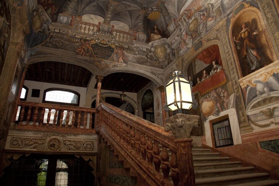 Royal Palace of Madrid Skip-the-Line and Retiro Park Tour - Who should book this five-hour tour?