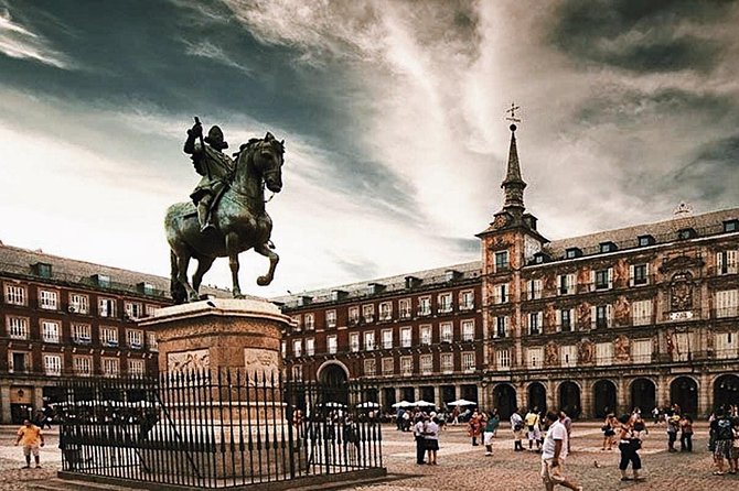 Royal Palace + Old City Madrid Exclusive Guided Walking Tour - Key points at a glance