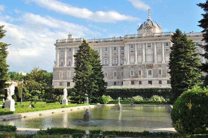 Royal Palace & Prado Museum Skip the Line Guided Tour - The guide can make or break the day