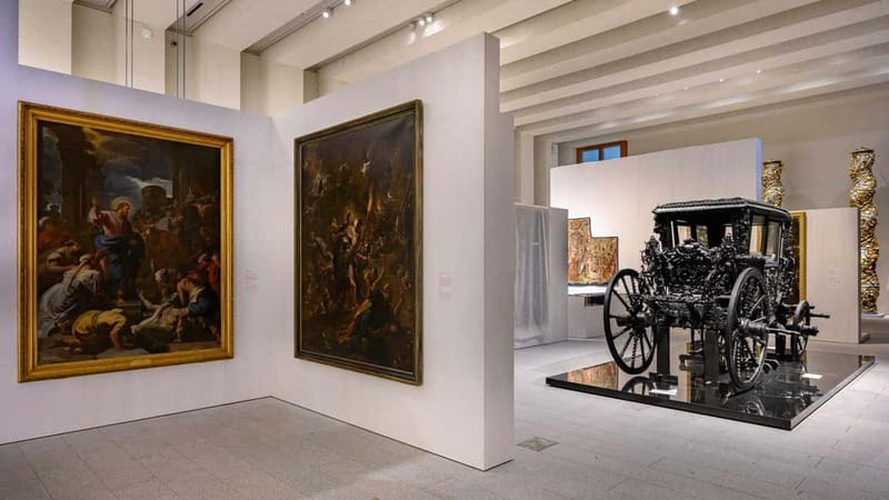 Royal Palace + Royal Collections Gallery Guided Tour - Why the Guide Makes a Difference