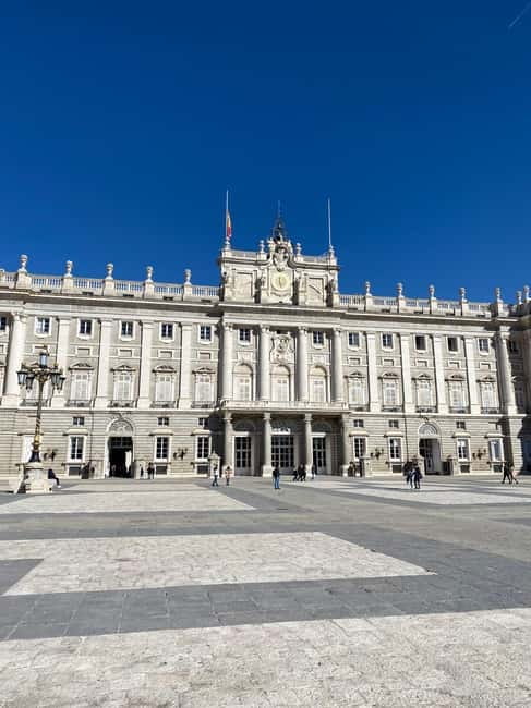 Royal Palace + Royal Collections Gallery Guided Tour - Practical Tips for a Better Visit