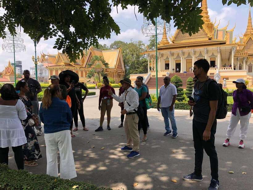 Royalpalace, Toul Sleng (S21), Museum & Killing Field - Wat Phnom: a small hill with a city-sized story