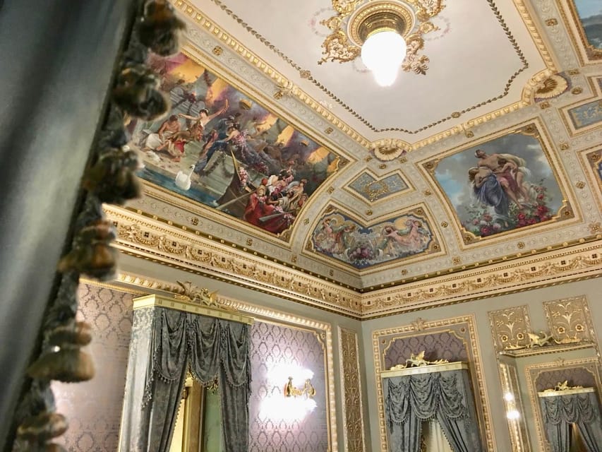 Scicli - Bonelli Patané Palace: exclusive private tour - The ballroom and master bedrooms