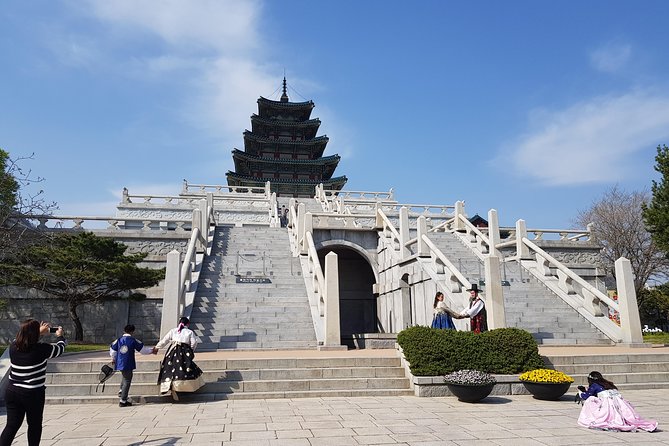 Seoul City Sightseeing Tour Including Gyeongbokgung Palace, N Seoul Tower, and Namsangol Hanok Village - The National Folk Museum and everyday Korean life