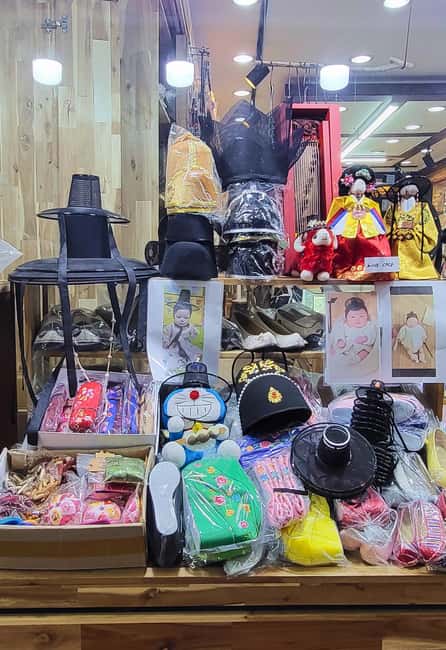 Seoul Day Tour: Gyeongbok Palace, Bukchon, Gwangjang Market - Gwangjang Market: finish with food