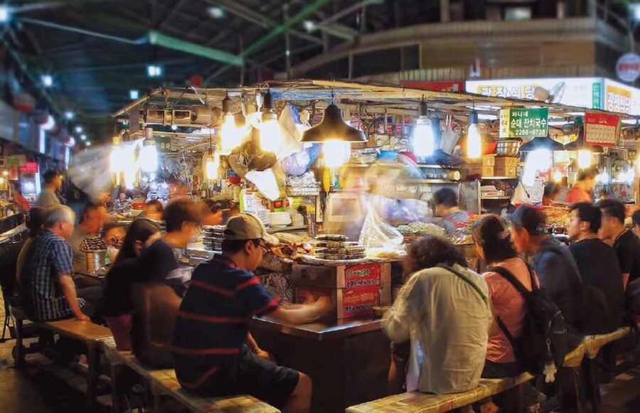 Seoul Day Tour: Gyeongbok Palace, Bukchon, Gwangjang Market - Who will enjoy this route most