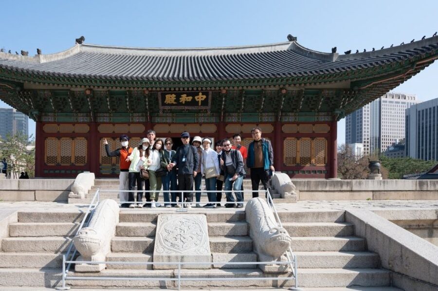 Seoul: Deoksugung Palace Heritage Walking Tour - Jeongdong-gil and the foreign institutions that changed Seoul
